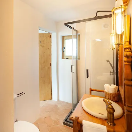 The Indigo Windmill Retreat, Peniche