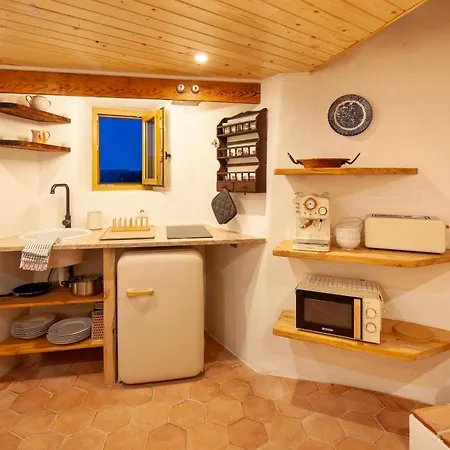 The Indigo Windmill Retreat, Peniche * אנטוגויה דה באלייה