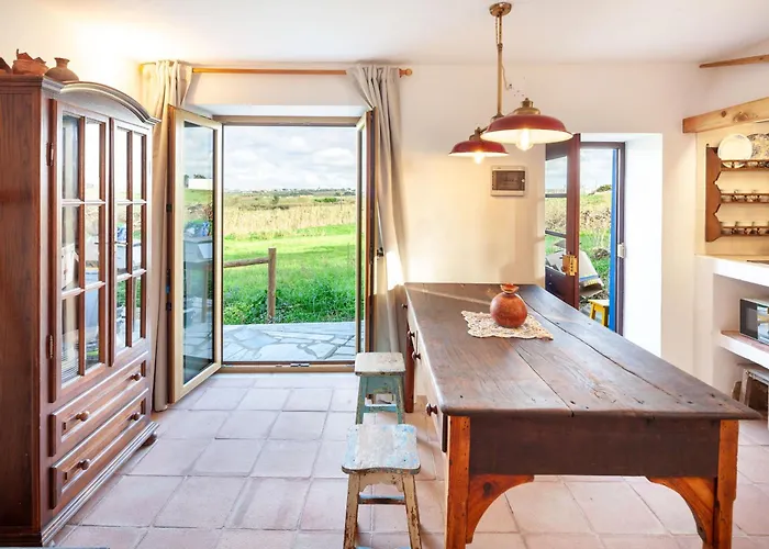 Вилла The Indigo Windmill Retreat, Peniche Атогиа-да-Балейя